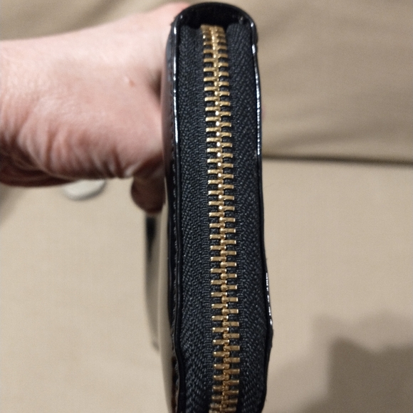 Tory Burch Patent Leather Wallet Black - Picture 11 of 13